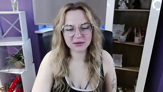 Zoey Erotic online show from 17, 4, 2026