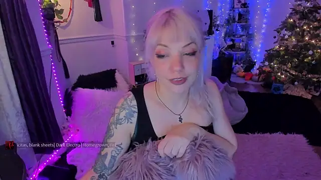 Snapshot of AliceW0lf chatting on 12, 1, 2026 AliceW0lf online show from 12, 1, 2026