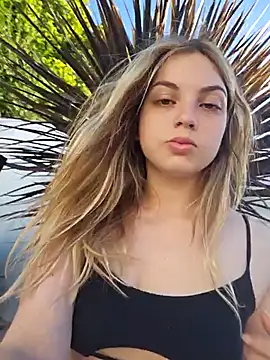 Elnonoykeila77 online show from 18, 1, 2026