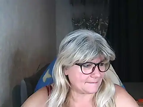 Snapshot of Diana_49 chatting on 6, 11, 2025 Diana 49 online show from 6, 11, 2025