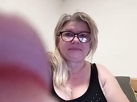 Snapshot of Diana_49 chatting on 10, 4, 2026 Diana 49 online show from 10, 4, 2026