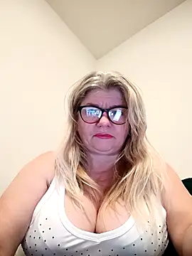 Snapshot of Diana_49 chatting on 11, 4, 2026 Diana 49 online show from 11, 4, 2026