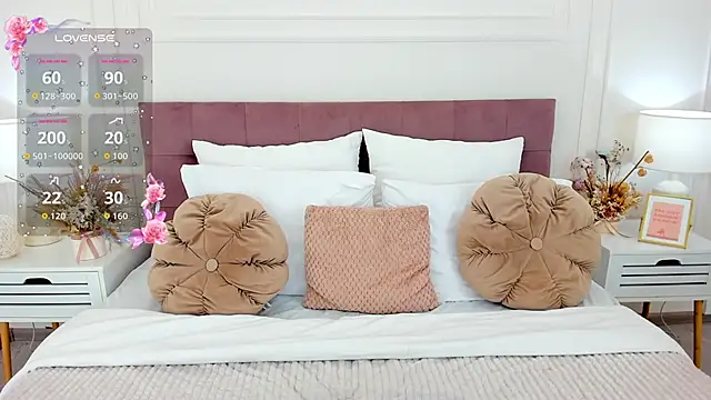 Snapshot of JasmiLyn chatting on 8, 10, 2025 JasmiLyn online show from 8, 10, 2025