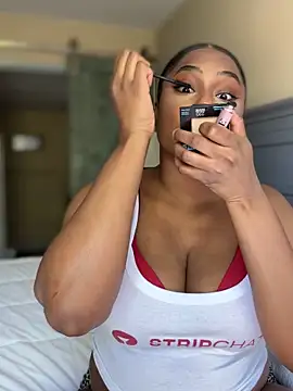 Snapshot of CandyLuxxxx chatting on 18, 6, 2026 CandyLuxxxx online show from 18, 6, 2026