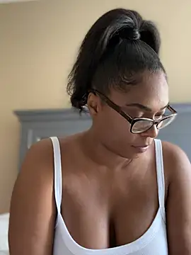 Snapshot of CandyLuxxxx chatting on 5, 7, 2026 CandyLuxxxx online show from 5, 7, 2026