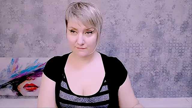 Snapshot of Djullia chatting on 7, 2, 2025 Djullia online show from 7, 2, 2025
