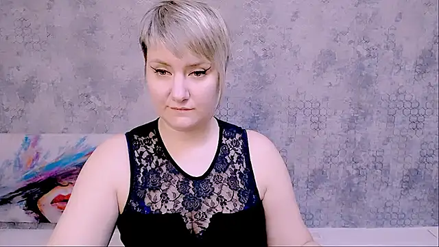 Snapshot of Djullia chatting on 8, 2, 2025 Djullia online show from 8, 2, 2025