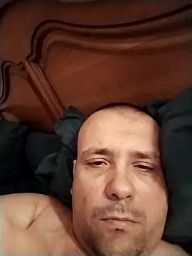 Snapshot of manubm03 chatting on 28, 11, 2025 manubm03 online show from 28, 11, 2025