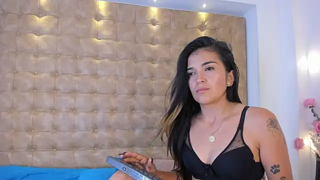 violet giraldo online show from 11, 5, 2026