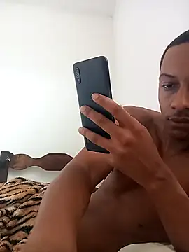 Snapshot of Pretinhoo25 chatting on 24, 2, 2026 Pretinhoo25 online show from 24, 2, 2026