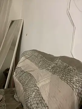 Snapshot of KrisMagnoly chatting on 8, 4, 2026 KrisMagnoly online show from 8, 4, 2026