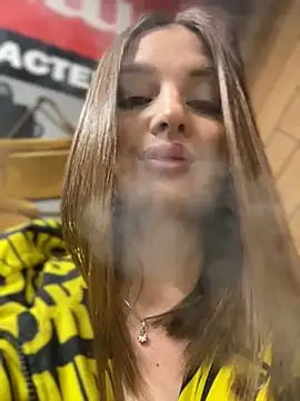 Snapshot of KrisMagnoly chatting on 25, 4, 2026 KrisMagnoly online show from 25, 4, 2026