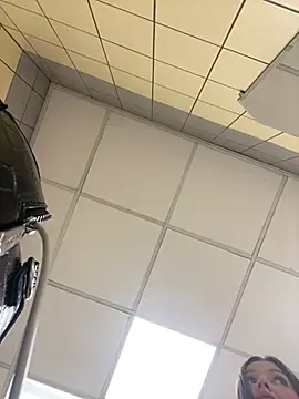 Snapshot of KrisMagnoly chatting on 26, 4, 2026 KrisMagnoly online show from 26, 4, 2026