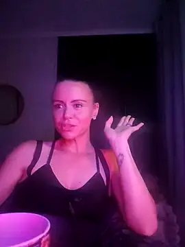 MrsBunnyBum online show from 13, 4, 2026