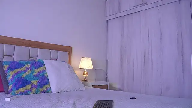 mia hank online show from 28, 11, 2025