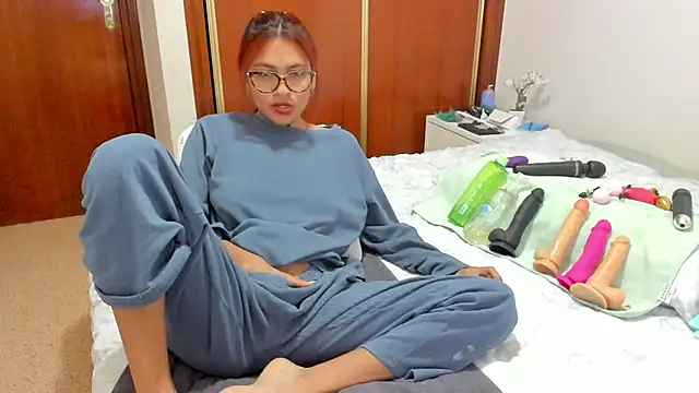 Honney sugar19 online show from 11, 4, 2026