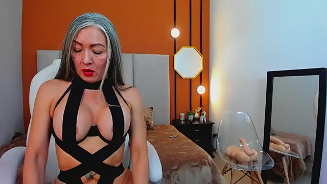  Nicoletteshea  online show from 15, 12, 2025