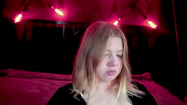 Snapshot of Tinker_Belll chatting on 15, 11, 2025 Tinker Belll online show from 15, 11, 2025