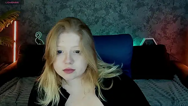 Snapshot of Tinker_Belll chatting on 16, 11, 2025 Tinker Belll online show from 16, 11, 2025