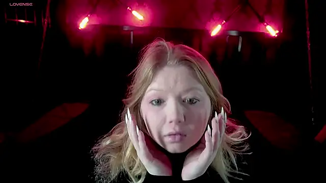 Snapshot of Tinker_Belll chatting on 24, 11, 2025 Tinker Belll online show from 24, 11, 2025