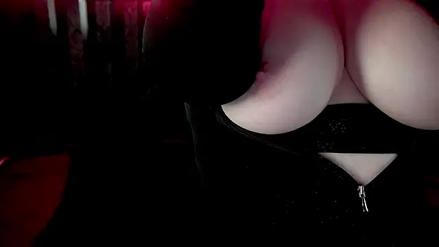 Snapshot of Tinker_Belll chatting on 4, 12, 2025 Tinker Belll online show from 4, 12, 2025