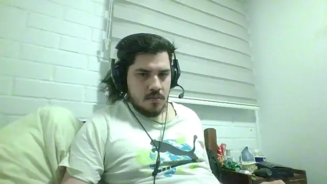 hung weeb online show from 6, 4, 2026