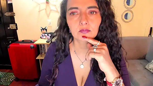 Snapshot of emma_luxy chatting on 11, 1, 2025 emma luxy online show from 11, 1, 2025