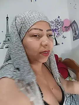Snapshot of Alyona21 chatting on 6, 7, 2026 Alyona21 online show from 6, 7, 2026