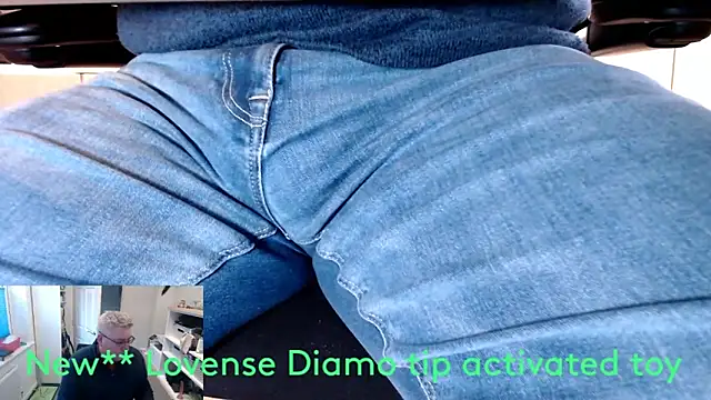 Snapshot of RicRockhard chatting on 12, 1, 2025 RicRockhard online show from 12, 1, 2025