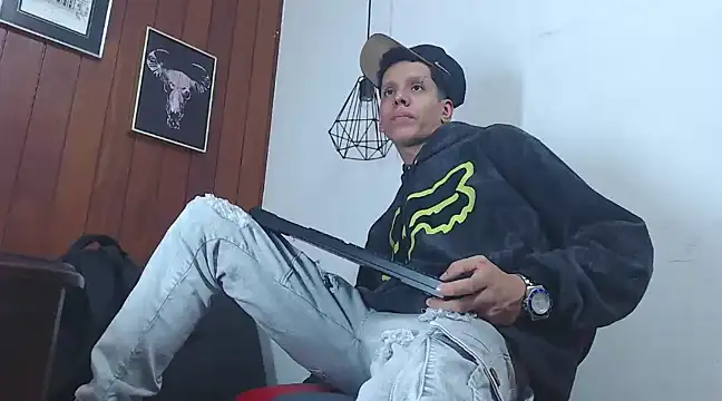Snapshot of GaboReyes chatting on 19, 12, 2024 GaboReyes online show from 19, 12, 2024