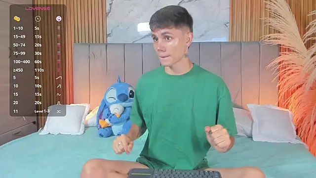 Snapshot of DustinLevine chatting on 6, 4, 2026 DustinLevine online show from 6, 4, 2026