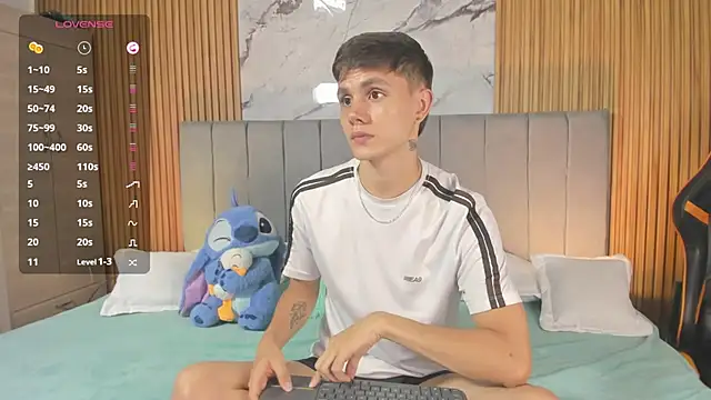 Snapshot of DustinLevine chatting on 15, 4, 2026 DustinLevine online show from 15, 4, 2026