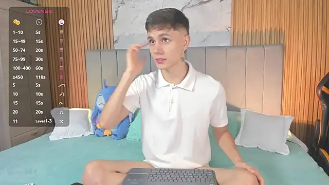 Snapshot of DustinLevine chatting on 17, 4, 2026 DustinLevine online show from 17, 4, 2026