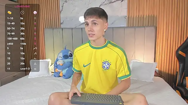 Snapshot of DustinLevine chatting on 22, 4, 2026 DustinLevine online show from 22, 4, 2026