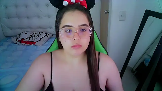 Snapshot of _alicia_z chatting on 17, 12, 2024 alicia z online show from 17, 12, 2024