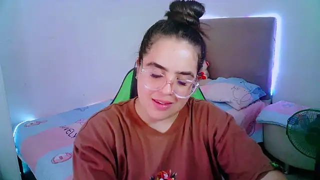 Snapshot of _alicia_z chatting on 2, 2, 2025 alicia z online show from 2, 2, 2025