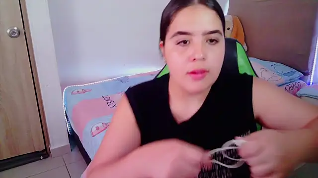 Snapshot of _alicia_z chatting on 6, 2, 2025 alicia z online show from 6, 2, 2025