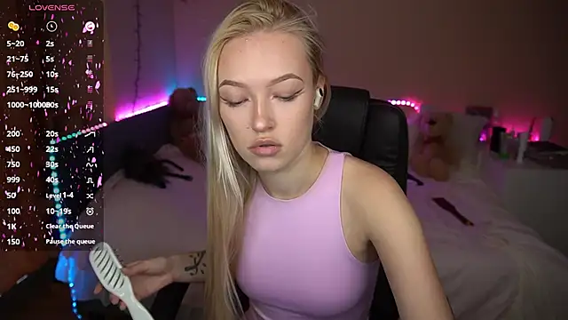 Snapshot of AmandaFiree chatting on 11, 10, 2025 AmandaFiree online show from 11, 10, 2025