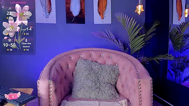 Snapshot of amy_e chatting on 10, 9, 2025 amy e online show from 10, 9, 2025