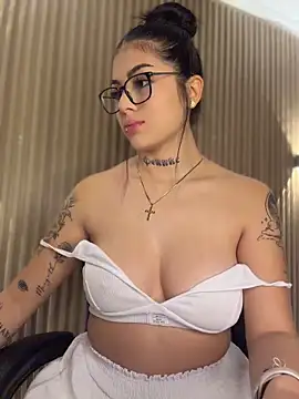 Snapshot of Sarasanders_4 chatting on 9, 4, 2026 Sarasanders 4 online show from 9, 4, 2026