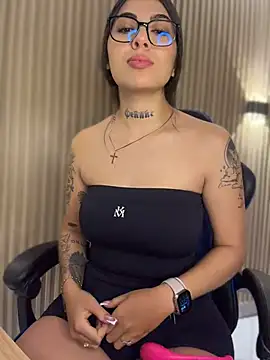 Snapshot of Sarasanders_4 chatting on 16, 4, 2026 Sarasanders 4 online show from 16, 4, 2026