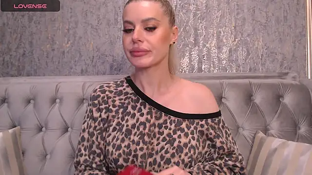 BlondieStar online show from 4, 11, 2025