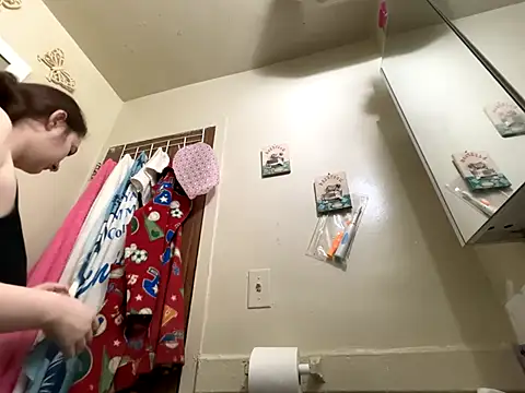 Snowbunnycake 131 online show from 3, 12, 2025