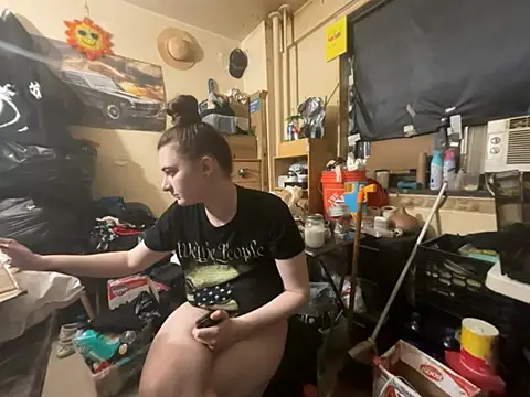 Snapshot of Snowbunnycake_131 chatting on 21, 3, 2026 Snowbunnycake 131 online show from 21, 3, 2026