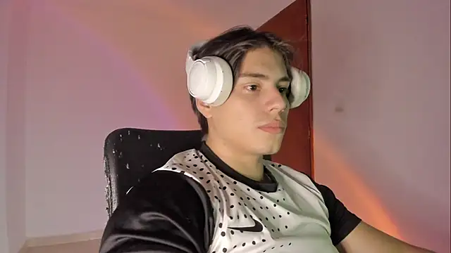 Snapshot of Giordano_Russo chatting on 8, 3, 2026 Giordano Russo online show from 8, 3, 2026