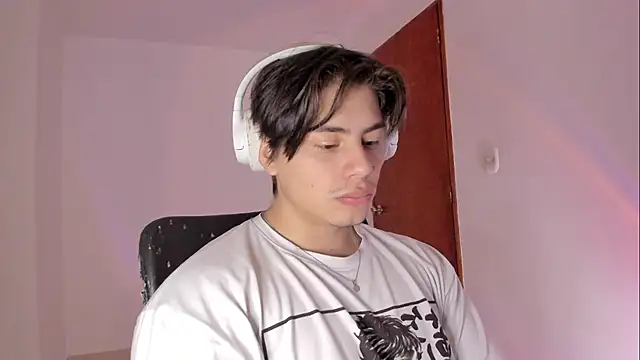 Snapshot of Giordano_Russo chatting on 4, 4, 2026 Giordano Russo online show from 4, 4, 2026