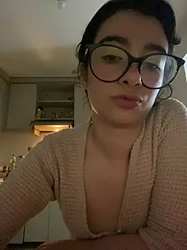 Snapshot of _Lunnaa_ chatting on 6, 4, 2026 Lunnaa online show from 6, 4, 2026