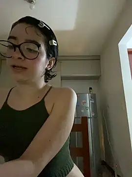 Snapshot of _Lunnaa_ chatting on 12, 4, 2026 Lunnaa online show from 12, 4, 2026