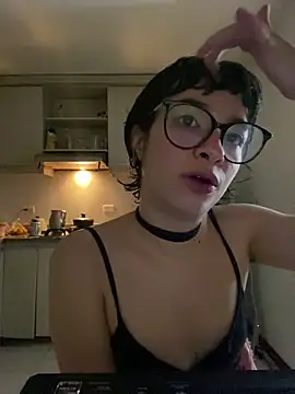 Snapshot of _Lunnaa_ chatting on 25, 4, 2026 Lunnaa online show from 25, 4, 2026