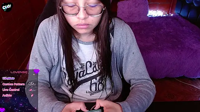 Snapshot of MidoriQuiinn chatting on 1, 4, 2026 MidoriQuiinn online show from 1, 4, 2026